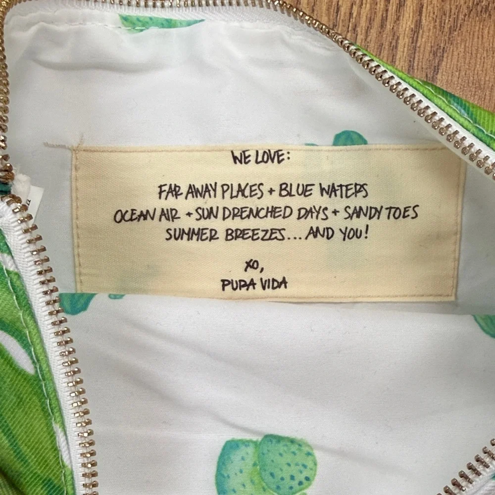 Pura Vida Green‎ Leaf Print Clutch